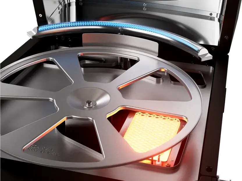 Dual burner design inside the Halo Versa 16 with infrared bottom burner under the stone tray